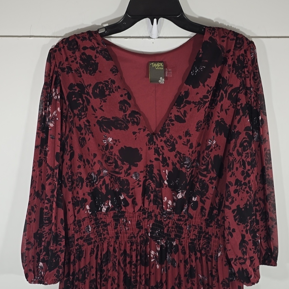 {Taylor} Women's Floral Chiffon V-Neck Pleated Dress - Size 16W - Picture 5 of 16